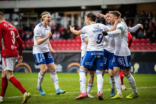 IFK Norrköpings Eman Markovic jublar med lagkamrater efter 0-1