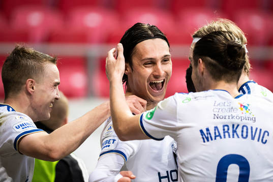 Norrköpings Elias Desport jublar efter 0-2