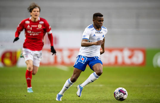 Kalmars Oliver Berg och IFK Norrköpings Abdulrazaq Ishaq