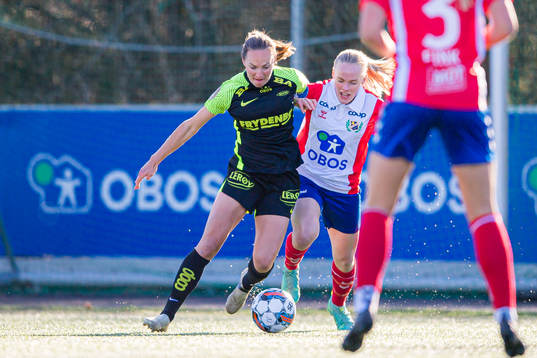 Marit Bratberg Lund of Brann and Kamilla Melgård of Lyn