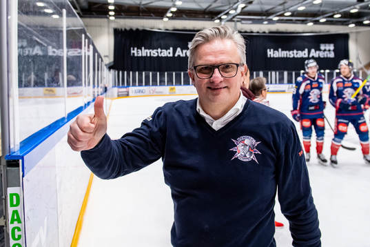 Halmstads tränare Fredrik Johansson jublar