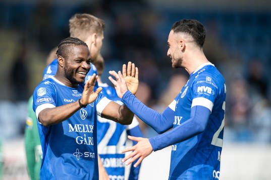 Trelleborgs Henry Offia och  Simon Amin jublar efter 2-0