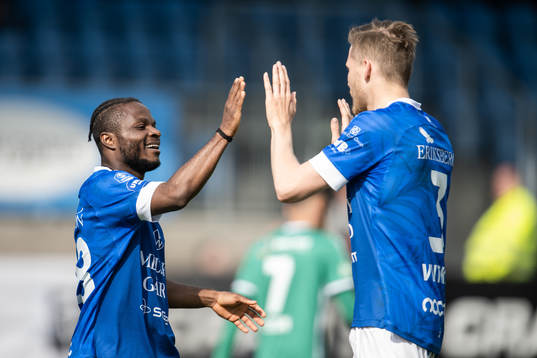 Trelleborgs Henry Offia och Mikko Viitikko jublar efter 2-0