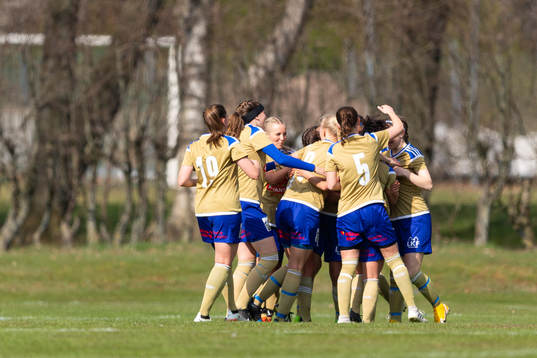 Södra Sandbys spelare jublar