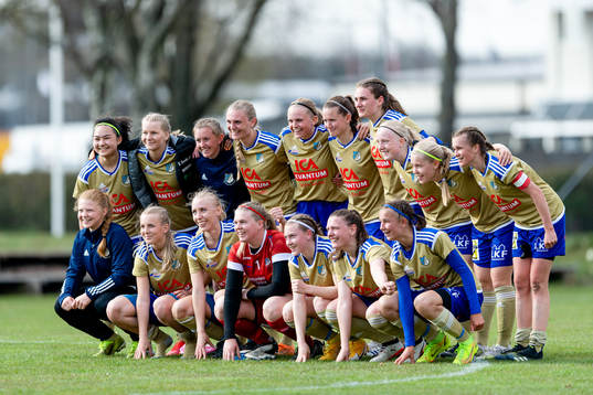 Södra Sandbys spelare jublar