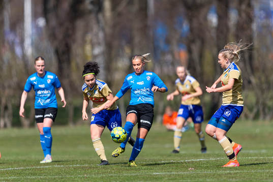 Södra Sandbys Sandra Welander och Halmstads Nellie Andersson