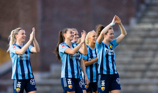Djurgårdens spelare tackar publiken