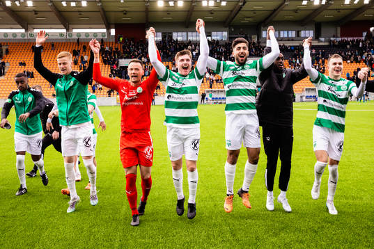 Västerås Daniel Ask, målvakt Anton Fagerström, Alex Lindelöv, Ahmed Faqa, Mohammed Mahammed och Dusan Jajic jublar