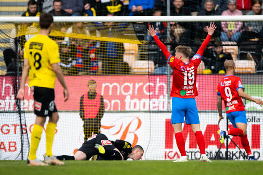 Helsingborgs Lucas Lingman jublar efter 0-1 av Armin Gigovic (ej i bild)