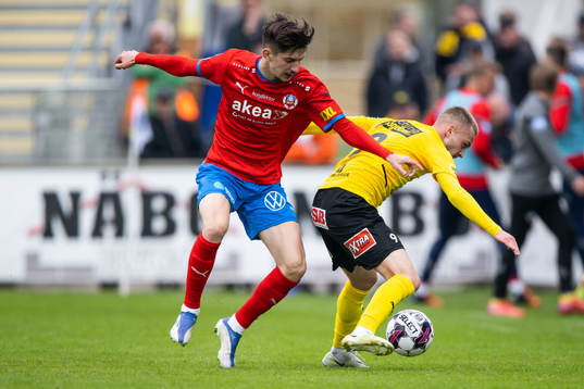 Helsingborgs Armin Gigovic och Mjällbys Albin Mörfelt