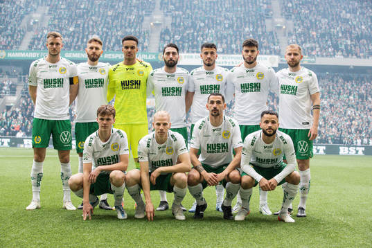 Hammarbys spelare ställer upp för en lagbild