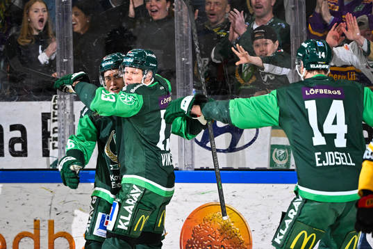 Färjestads Joel Nyström och Daniel Viksten jublar