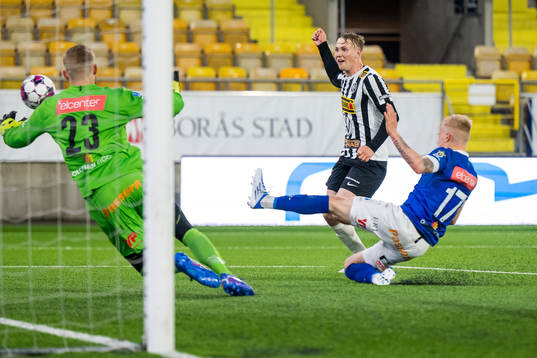 Landskronas Jesper Strid avslutar mot Norrbys målvakt
