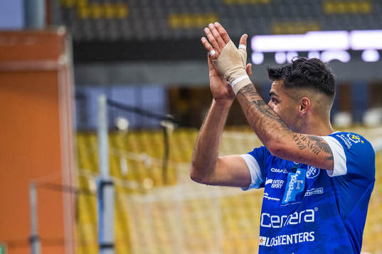 Norrbys Abbas Mohamad applåderar mot Landskronas