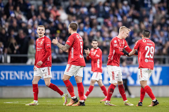 Kalmars Carl Gustafsson och Romario Pereira Sipiao  jublar efter 1-1