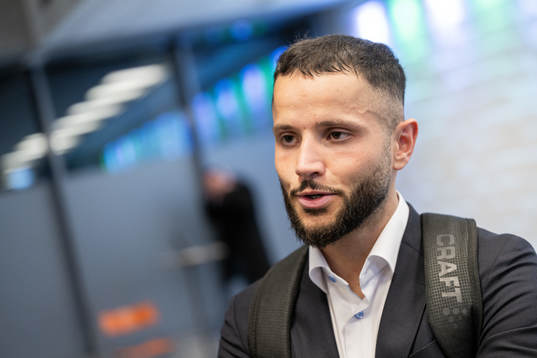 Hammarbys Mohanad Jeahze  i mixade zonen