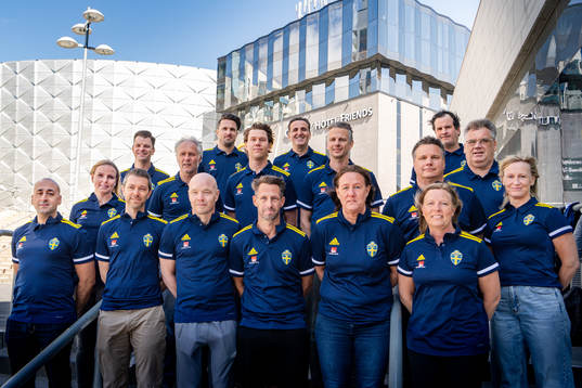Stefan Olofsson, Christian Fagerhov, Jonas Wramner, Paul Stensland, Stefan Ärnsved, Annelie Noren, Elias Mineirji, Benjamin Westman, Pernilla Karlsson, Rebin Mardan, Jörgen Johansson, Robert Bergström, Torbjörn Nordström, Emma Silvandersson, Johanna Johansson, Jimmy Högberg, Fredrik Waara, Nationella Fotbollsutbildare på Svenska Fotbollförbundet poserar för porträtt