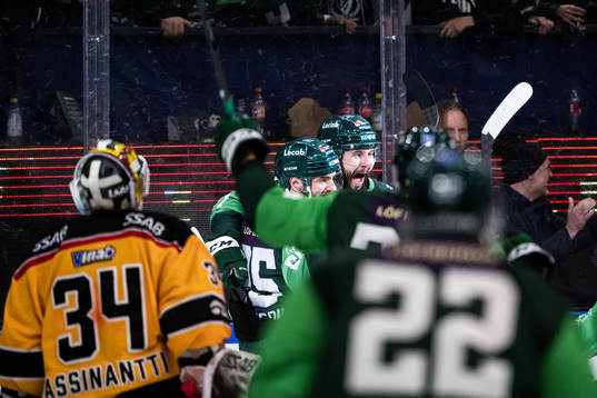 Färjestads Jesse Virtanen jublar