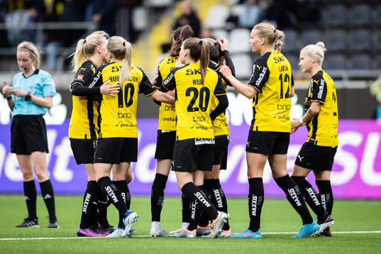 Häckens Johanna Ryttning Kaneryd jublar efter 1-0