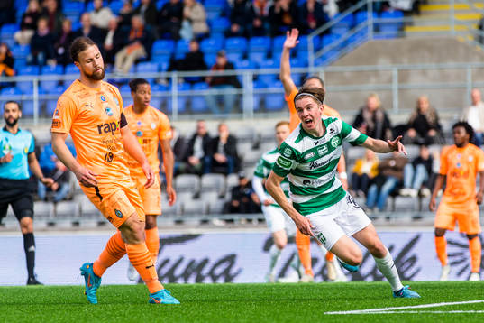 Västerås Max Larsson  gör 0-2 och jublar