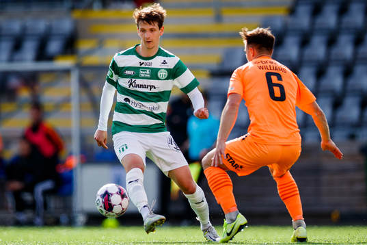 Västerås Olle Edlund och AFC Eskilstunas Ryan Williams