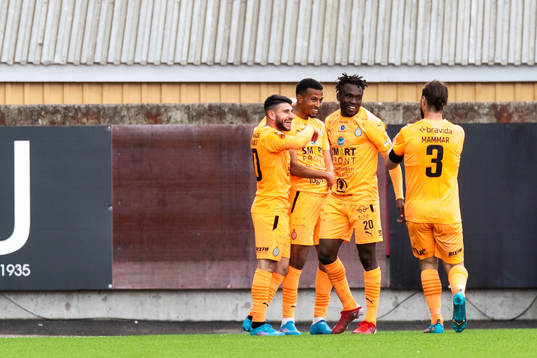 AFC Eskilstunas Joel Berhane jublar