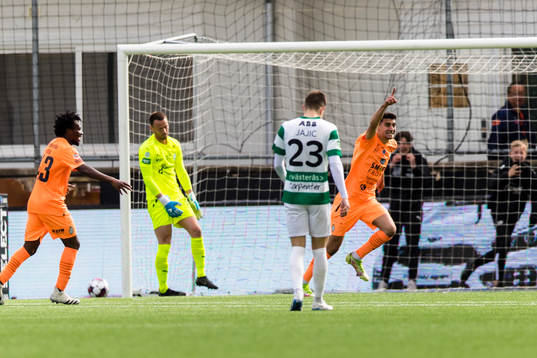 AFC Eskilstunas Amar Muhsin jublar