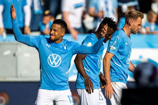 Malmö FFs Martin Olsson och Malik Abubakari jublar efter 1-0