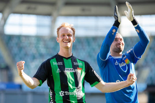 GAIS Viktor Krüger och målvakt Mergim Krasniqi jublar