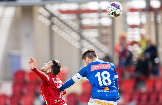 Östers Dzenis Kozica och Norrbys Ivo Dominik Pekalski