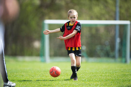 i matchen för pojkar födda 2014 (U8) mellan IFK Hässleholm och Broby IF i Hässleholm 8 maj 2022.