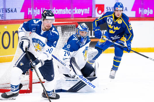 Goalkeeper Harri Säteri of Finland