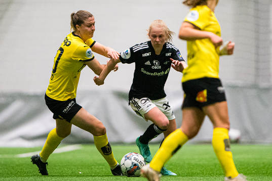Ingrid Marie Karlsen Spord of LSK Kvinner and Emilie Marie Joramo of Rosenborg