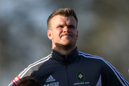 Skövdes Elias Lindell vid lineup innan fotbollsmatchen i