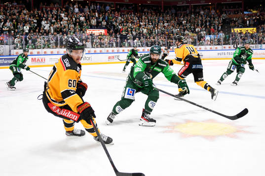 Luleås Julius Honka och Färjestads Martin Johansson