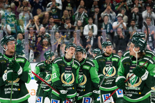 Färjestads Albert Johansson och Daniel Viksten jublar