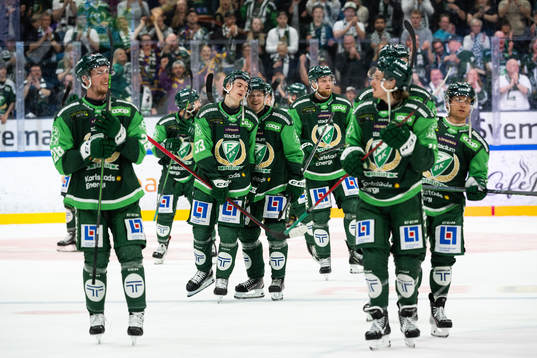 Färjestads Albert Johansson och Daniel Viksten jublar