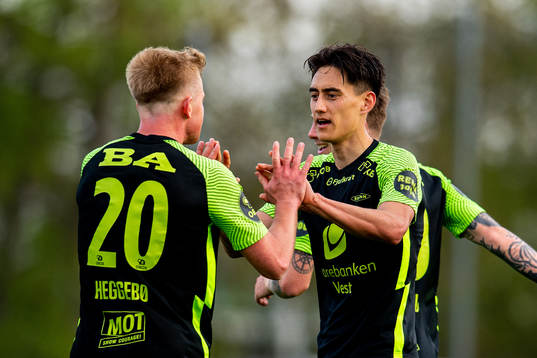 Aune Selland Heggebø of Brann celebrates with teammate