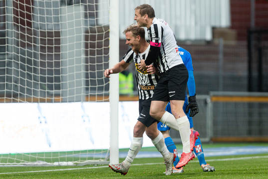 Landskronas Linus R Olsson jublar efter 2-4