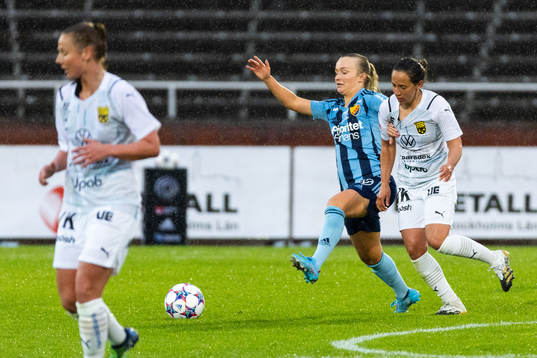 Djurgårdens Tove Almqvist och Umeås Briana Campos
