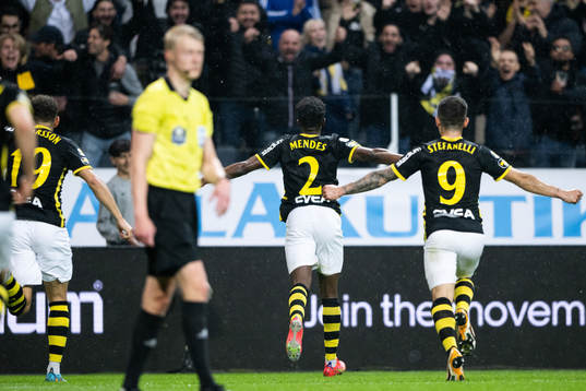 s Josafat Mendes jublar efter 1-0 under fotbollsmatchen i Allsvenskan mellan AIK och Malmö FF den 11 maj 2022 i Stockholm. 