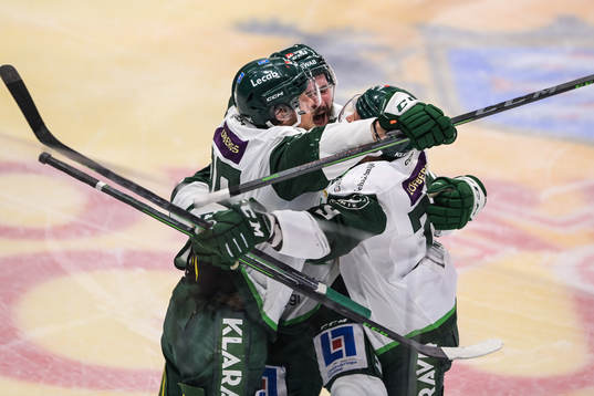 Färjestads Jesse Virtanen jublar