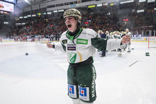 Färjestads Albert Johansson jublar