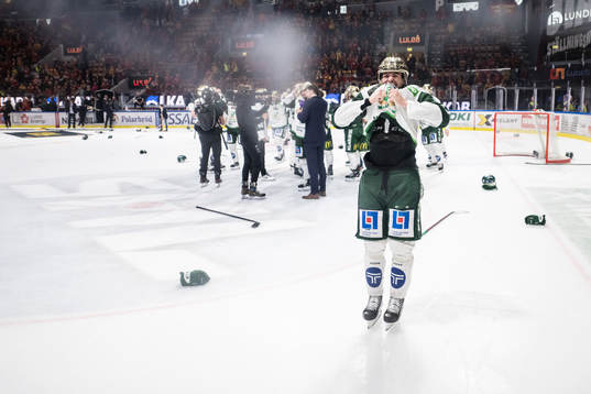 Färjestads Albert Johansson jublar