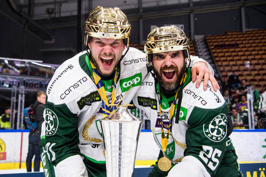 Färjestads Theodor Lennström och Martin Johansson jublar