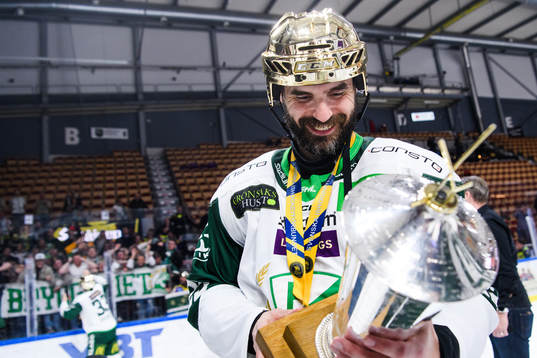 Färjestads Martin Johansson jublar med LeMat