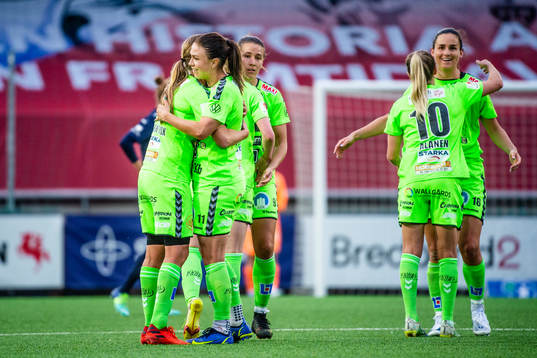 Kristianstads Delaney Baie Pridham jublar med lagkamraterna