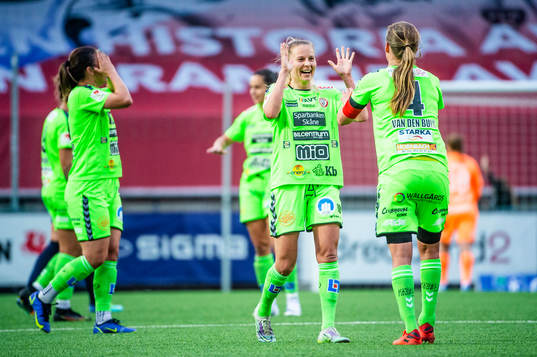 Kristianstads Emmi Alanen och Michaela Wilhelmina Alida van den Bulk jublar