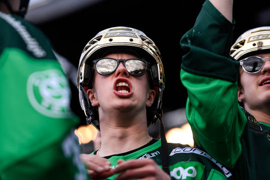 Färjestads Albert Johansson jublar