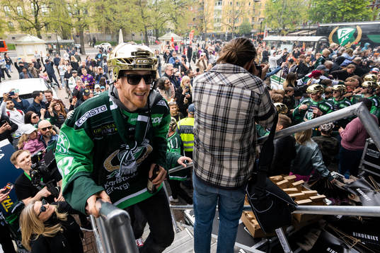 Färjestads Pontus Widerström jublar